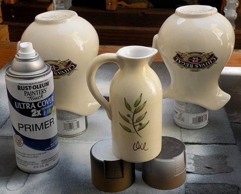 painting ceramic Spray Paint Ceramic, Ceramic Vases Diy, Spray Paint Vases, Spray Paint Furniture, Thrift Store Diy, Paint Ceramic, Ceramic Canisters, Spring Floral Arrangements, Diy Ceramic