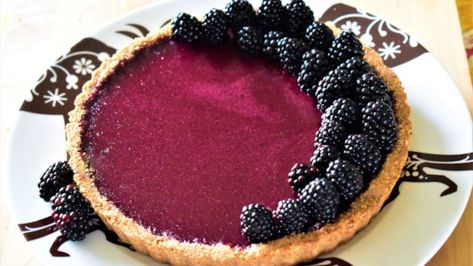 Make your surplus of berries into a delicious and beautiful tart. Be sure to adjust the amount of sugar in the filling according the sweetness of your berries. Blackberry Curd, Blackberry Dessert Recipes, Blackberry Dessert, Curd Tart, Blackberry Recipes, Berry Tart, Berry Picking, Recipe Sweet, Tart Recipe