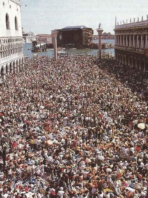 Pink Floyd concert....Venezia 1989. Venice Trip, Pink Floyd Concert, Pink Floyd Live, David Gilmour Pink Floyd, Syd Barrett, Richard Williams, Andrea Palladio, San Tropez, Italian Army