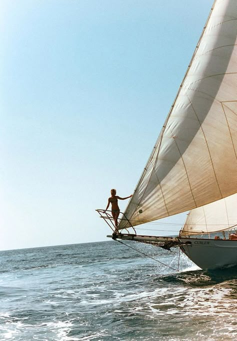 One can dream of the day i learn to sail. Sailing Aesthetic, Sail Life, Into The Wild, Set Sail, Summer Dream, Summer Adventures, European Summer, Beach Aesthetic, Summer Baby