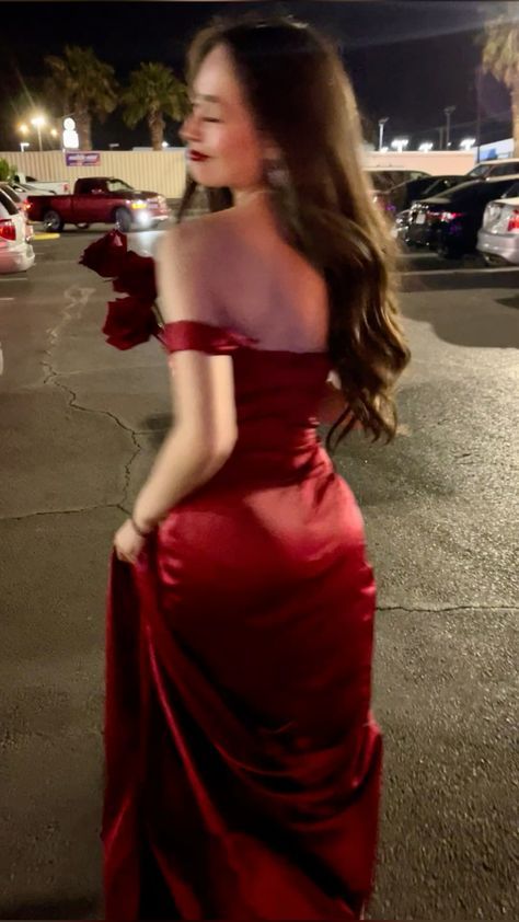 Red Dresses For Homecoming, Revenge Dress Aesthetic, Cherry Red Prom Dress, Red Prom Dress Inspiration, Dark Red Dress Aesthetic, Red Prom Dress Aesthetic, Red Dresses Long, Revenge Dress, Hot Prom Dress