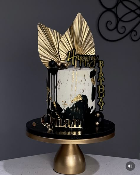 Simple Beautiful Cakes, Gold And Silver Cake, 35th Birthday Cakes, Black White Cakes, Black And Gold Cake, Cake For Men, 40th Cake, 70th Birthday Cake, 40th Birthday Party Decorations