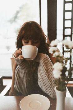 Coffee Shop Photoshoot, Shop Photoshoot, Coffee Shop Photography, Photo Arts, Blue Unicorn, Coffee Shot, Shop Photography, Coffee Shop Aesthetic, Winter Coffee