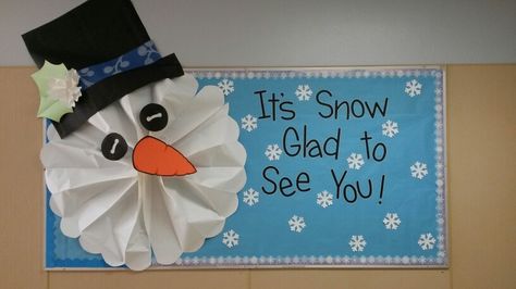 Winter Bulletin Boards For Middle School, January Classroom Decorations, Cold Hands Warm Heart Bulletin Board, Snow Themed Bulletin Boards, Snow Globe Bulletin Board, Snow Bulletin Board Ideas, January Bulletin Board Ideas For School, January Birthday Bulletin Board Ideas, Winter Bulletin Boards For Preschool