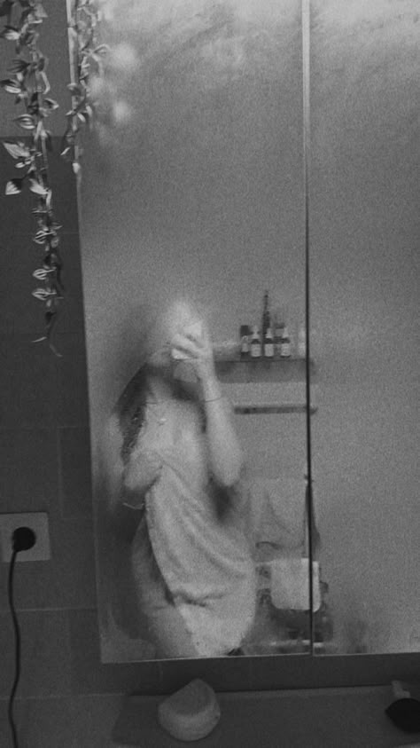 #shower #mirror #backandwhite #fotopose #aestetic After Shower Selfie Mirror, Red Led Lights Selfie, Mode Niqab, Shower Mirror, Mirror Selfie Poses, Self Portrait Poses, Body Picture, Cute Selfies Poses