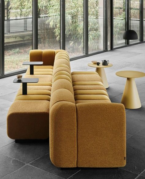 BOB from Scandinavian Spaces is the most flexible sofa system for restaurants, cafes, food halls and offices. The optional 3" base gives BOB a seat height suitable for dining, coffee breaks, informal meetings or more focused work.  Designed by Thomas Bernstrand and Stefan Borselius  #scandinavianspaces #colordesignlife #blastation #Stefanborselius #StudioBernstrand #interiordesign #hospitality #hospitalitydesign #itsallaboutthedetails #neverknockoff #corcollection Informal Lounge Interior Design, Sofa Showroom Design, Sofa Seating Restaurant, Double Sided Banquette, Berry Living Room, Communal Seating, Flexible Sofa, Module Sofa, Bar Lounge Design