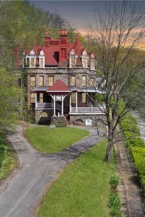 1889 Mansion For Sale In Little Falls New York Victorian Era House Interior Design, Abandoned Victorian Homes, Old Victorian Homes Abandoned Mansions, Stone Cottages Interior, Old Mansions For Sale, Modern Victorian House, Bargain Mansions, Gilded Age Mansions, Old Mansions Interior