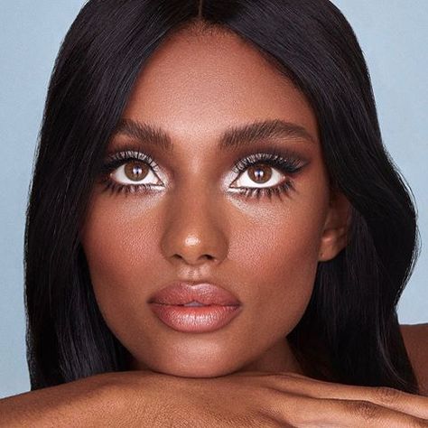 Modern 60s Makeup Look    #60s #60sstyle #60smakeup #modern60s #makeupinspo #makeuplooks 60s Eye Makeup, Sixties Makeup, 60’s Makeup, Mod Makeup, 1960s Makeup, Twiggy Makeup, Look Disco, Vintage Makeup Looks, 60s Makeup