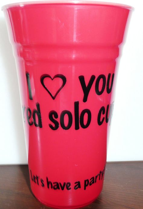 red solo cup Vinyl Decals Ideas, Vinyl Inspiration, Wedding Vinyl, Cricut Inspiration, Vinyl Creations, Red Solo Cup, Solo Cup, Cricut Svgs, Vegas Trip