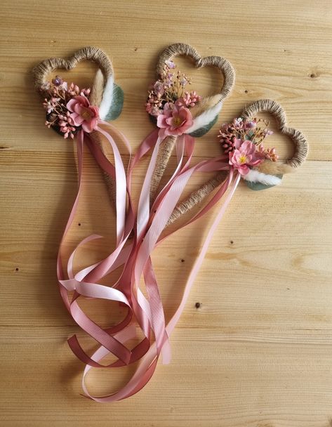 Dusky pink flower girl wands Flower Girl Ideas Instead Of Petals, Wedding Crafts To Sell, Flower Girl Wands Wedding Diy, Flower Wand Flower Girl, Flower Wand, Wedding Pen, Flower Girl Wand, Wedding Bouquet Charms, Tissue Paper Crafts