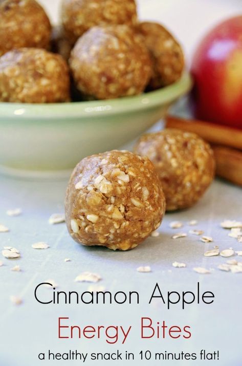 Cinnamon Snack, Freeze Dried Food Storage, Energy Bites Recipe, Energy Bites Healthy, Oatmeal Bites, No Bake Energy, Apples And Cinnamon, Energy Bites Recipes, No Bake Energy Bites