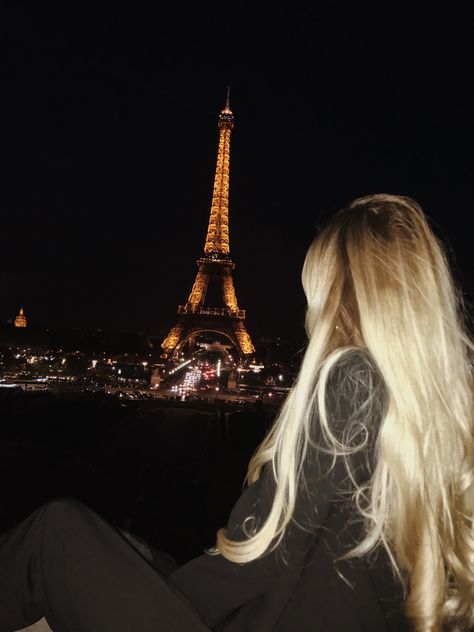 Paris Girl Aesthetic, Uk Icon, Girl In Paris, Foto Top, Paris Dream, Paris Girl, Rich Girl Aesthetic, Paris Aesthetic, Future Lifestyle