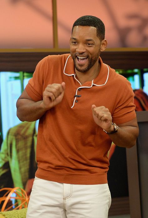 Pin for Later: Can't-Miss Celebrity Pics! Will Smith got a little jiggy with it on the Miami set of Despierta America on Wednesday. Will Smith Actor, Will Smith And Family, Golden Skin, Bust A Move, Jaden Smith, Jada Pinkett Smith, Fresh Prince, Knit Men, Black Men Fashion