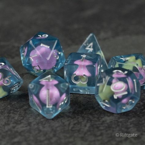 Buy Mushroom Dice Set for Dnd // Role Playing Dice for Druids // Online in India - Etsy Druid Dungeons And Dragons, Mushroom Dice, Mushroom Hats, Pokemon Star Wars, Giant Mushroom, Solo Games, Types Of Fungi, Small Mushroom, Event Giveaways