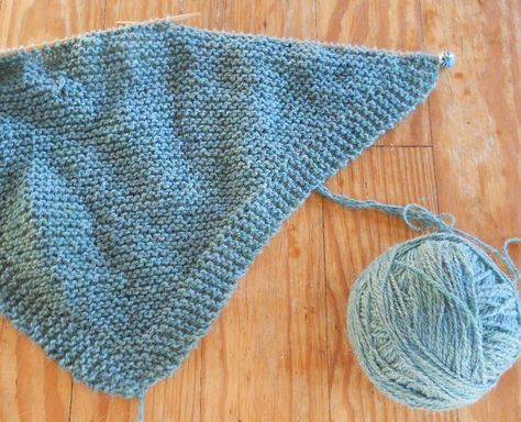 Knit Shawl Pattern, Free Knit Shawl Patterns, Prayer Shawl Patterns, Easy Scarf Knitting Patterns, Beginner Knitting Patterns, Knit Shawl, Shawl Knitting Patterns, Shawl Patterns, Easy Knitting Patterns