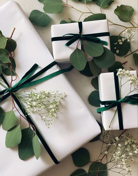 Eucalyptus Gift Wrapping, Christmas Gift Wrap Velvet Ribbon, Green Christmas Present Wrapping, Green Velvet Ribbon Christmas Wrapping, Green And White Christmas Wrapping, Christmas Wrapping Velvet Ribbon, Christmas Wrapping With Ribbon, Velvet Ribbon Gift Wrap, Green Wrapping Paper Christmas