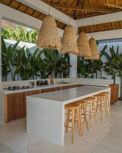 Open Space Stylish Villa Close to Bingin Beach - Villas for Rent in Bingin, Bali, Indonesia - Airbnb Tropical Airbnb Decor, Bingin Beach, Boho Bar, Ideas Casa, Industrial House, Beach Villa, Pool Ideas, House Inspo, Open Space