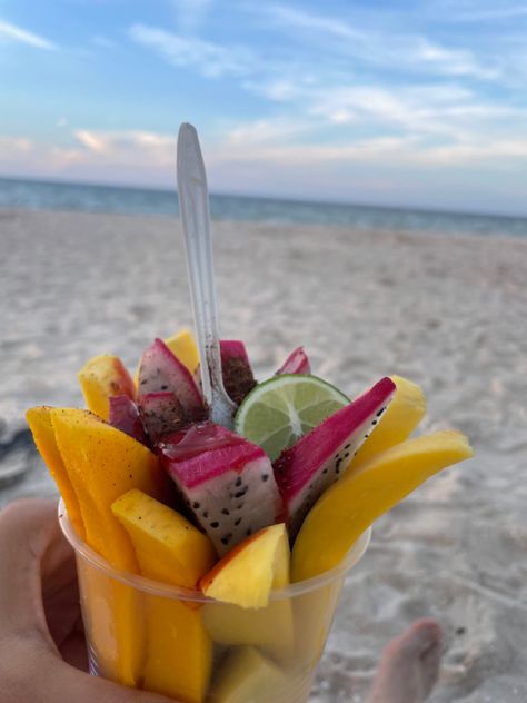 Pithaya and mango #mango #fresh #food #beach #chill Food Beach, Mango Mango, Tropical Fruit, Summer Fruit, Fruit Salad, Fresh Food, Creative Photography, At The Beach, The Beach