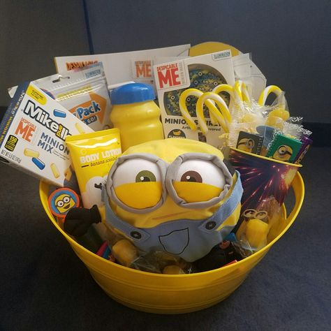 Minion Gift Ideas, Minion Room Decor, Themed Easter Baskets, Movie Outfit Ideas, Minions Merchandise, Nom Noms Toys, Minion Gifts, Minion Baby, Movie Outfit