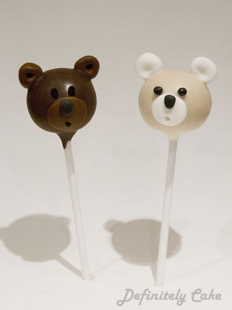 Brown and White Teddy Bears cake pops. Great for a 1st birthday celebration or Christening. Teddy Bear Cake Pops, Bear Cake Pops, Animal Cake Pops, No Bake Cake Pops, Cake Pop Tutorial, Teddy Bear Cake, Cake Pop Designs, Bear Cupcakes, Cake Pop Decorating