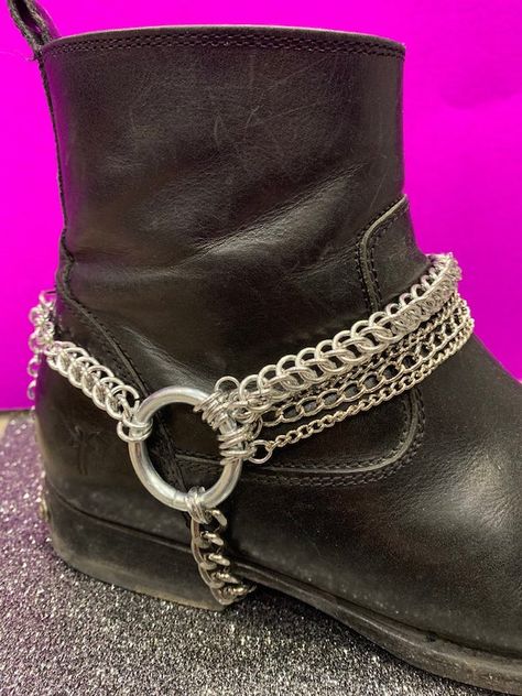 Bling Out Your Boots with Boot Toppers and Bootstrap Jewelry! - The Beading Gem's Journal Boot Straps Diy, Interesting Accessories, Crochet Slipper Boots, Horse Hair Tassels, Free Jewellery Making Tutorials, Boot Chains, Boot Bracelet, Boot Toppers, Boot Bling