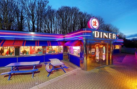 Diner Exterior, Picnic Date Food, Diner Aesthetic, Restaurant Exterior Design, Cafe Exterior, Diner Sign, Restaurant Exterior, Vintage Diner, Pub Design