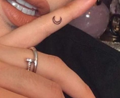 Cute Finger Tattoos, Wrist Tattoo Designs, Girl Back Tattoos, Finger Tattoo Designs, Med Tech, Petite Tattoos, Cute Tiny Tattoos, Small Hand Tattoos, Classy Tattoos