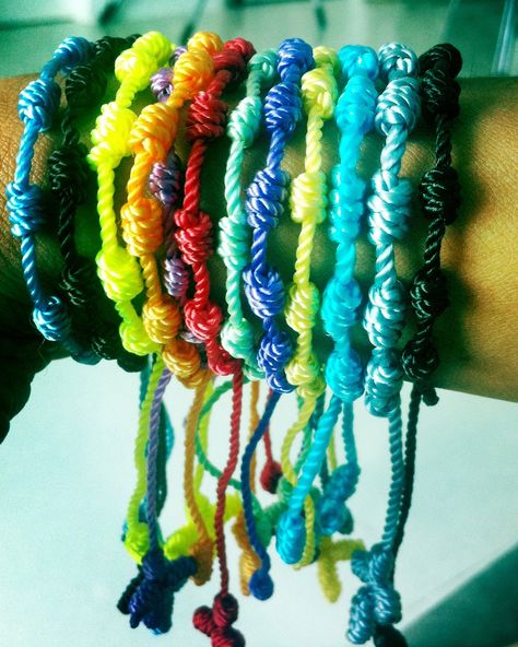 Rosary friendship bracelets Macrame Rosary Diy, Paracord Rosary Diy, Loopdedoo Bracelets, Christian Crafts To Sell, Knotted Rosary, St Monica, Catholic Crafts, Paracord Projects, Floral Branch