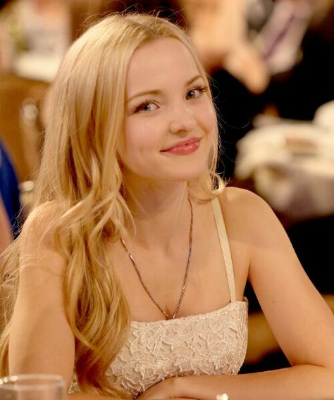 Young adult clothes add model Right there! Dove Cameron is Awsome!!!! Blond Dove Cameron, Dove Cameron Icons Blonde, Young Blonde Actresses, Blonde Dove Cameron, Dove Cameron 2014, Dove Cameron Blonde, Dove Cameron Descendants, Liv Rooney, Dove Cameron Style