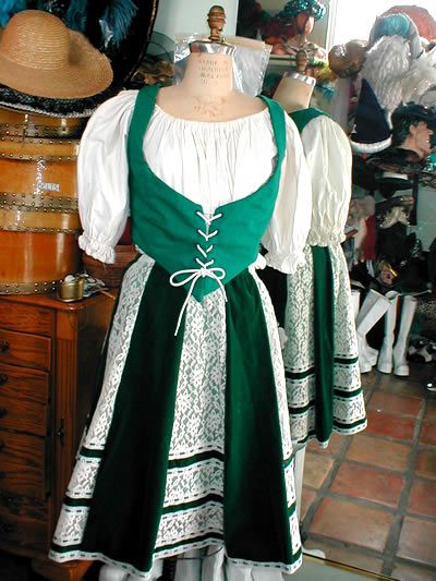 Irish woman Irish Culture Fashion, Irish Costume Women, Irish Culture Clothing, Ireland Traditional Dress, Traditional Irish Clothing Woman Ireland, Heritage Outfits, Traditional Irish Clothing, Irish Outfit, Irish Costume