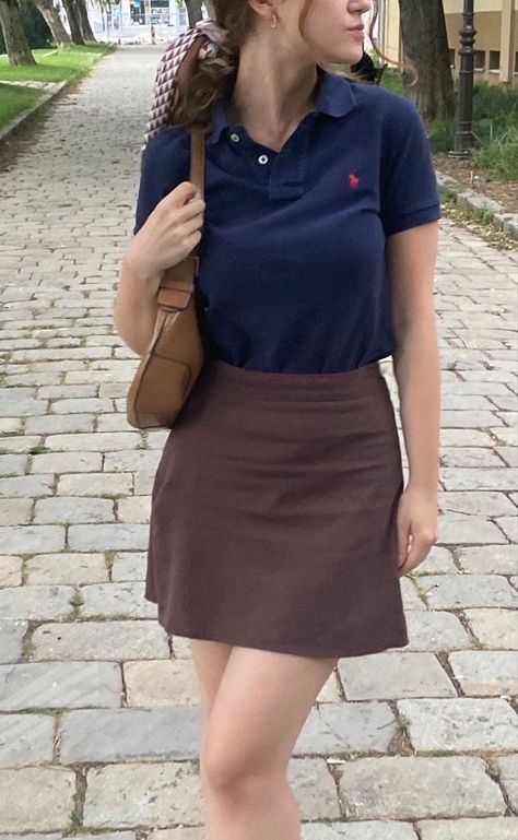 Old Money Style Polo Shirt, Polo Shirt With Skirt Outfits, Polo Shirt School Outfit, Old Money Tank Top Outfits, Summer Polo Outfits Womens Fashion, What To Wear With Polo Shirts Women, Feminine Polo Shirt Outfit, Polo Shirt With Scarf Outfit, Polo Shirt And Skirt Outfit Women's