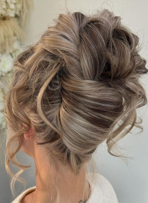 chic updo, hairstyle ideas, wedding hairstyle, 90s vibe updos, wedding updo, updos, trendy updos, bridal hairstyle, bridal updos, messy updo, simple updo, trendy messy updo, wedding hairstyle trends Bridal Hair Updo French Twist, Tousled Updo Wedding, Wedding Messy Updo, Boho Messy Updo, Pammy Updo, Formal Up Do, Crazy Updos, Trending Updos, Messy Up Do