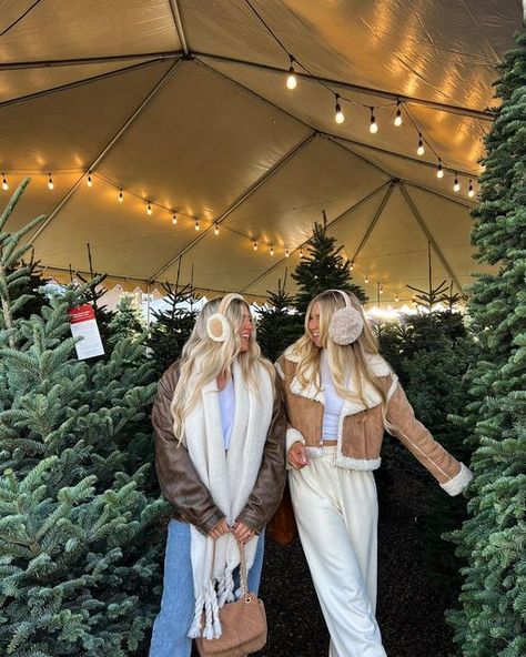 Tree Farm Outfit Ideas, Tree Farm Outfits, Christmas Tree Farm Outfit, Farm Outfit Ideas, Christmas Vsco, Farm Outfits, Nyc Xmas, Farm Outfit, New Year Photoshoot