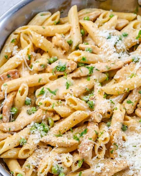 Healthy Chicken Carbonara, Chicken Peas Pasta, Chicken Peas Recipe, Creamy Chicken Carbonara, Chicken Carbonara Pasta, Green Peas Recipes, Chicken Carbonara Recipe, Chicken And Pasta, Chicken Carbonara