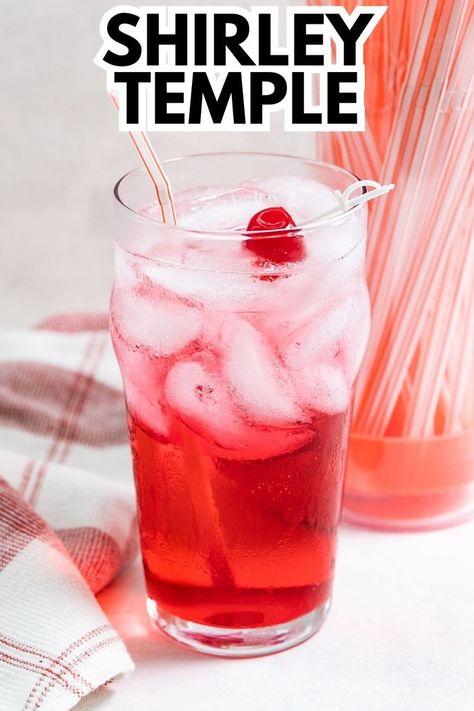 Non alcoholic Shirley Temple drink for kids in a tall glass with ice and title text overlay. Shirley Temple Recipe For Kids, Non Alcoholic Shirley Temple, Shirley Temple Drink For Kids, Alcoholic Shirley Temple, Shirley Temple Recipe, Limeade Drinks, Shirley Temple Drink, Christmas Mocktails, Red Drink