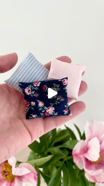 Tiny Pillows Diy, Dollhouse Pillows Diy, Miniature Pillows Diy, Diy Dollhouse Miniatures, Miniature Pillows, Small Dollhouse, 3d Miniature, Tiny Stories, The Pillows