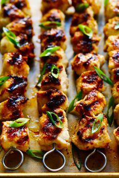 This Vietnamese Lemongrass Chicken recipe is made with the best citrusy lemongrass marinade, and can be grilled, baked or sautéed. Serve it with rice, noodle bowls (bun), salads or whatever sounds good! | gimmesomeoven.com #chicken #lemongrass #vietnamese #kabobs #grilled #healthy #glutenfree Asian Fusion Dishes, Lemongrass Marinade, Vietnamese Lemongrass Chicken, Lemongrass Chicken Recipe, Vietnamese Foods, Health Meals, Lemongrass Chicken, Baked Chicken Recipe, Rice Noodle