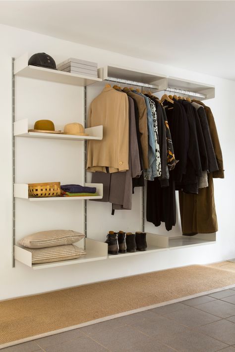 Vitsoe Shelving, Gallery Apartment, Wardrobe Shelving, Bedroom Wardrobe Design, Hanging Wardrobe, Wardrobe Systems, Open Wardrobe, Open Closet, Creative Bedroom