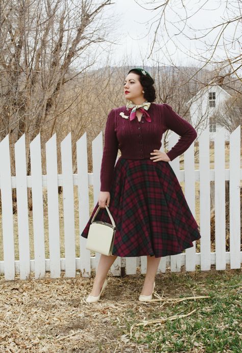 Plus Size 1940’s, 1950s Fashion Plus Size, Plus Size 40s Fashion, 1940s Fashion Plus Size, Plus Size Vintage Fashion 1950s, Plus Size 50s Fashion, Curvy Vintage Outfits, The Closet Historian, Vintage Winter Outfits 50s