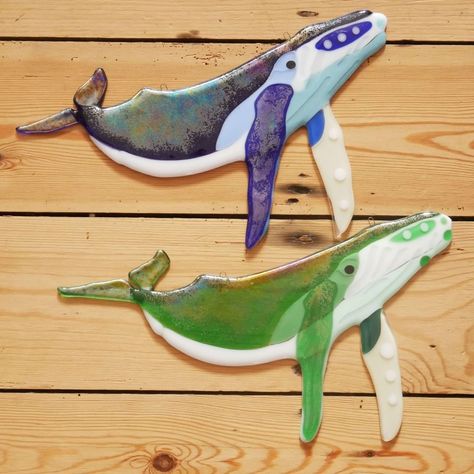 Jim Mayor | All my fused glass humpbacks have migrated so its time to start a new pod with a new pair of babies. I normally give the whales names - the… | Instagram Fused Glass Whale, Kiln Carving, Milli Vanilli, Sea Creatures Art, Ocean Artwork, Glass Fusion Ideas, Sea Life Art, Fused Glass Artwork, Underwater Art