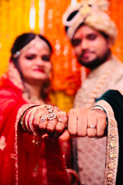 Ring Seremani Couple, Engejment Couple Pic Marathi, Ring Seremani Poses, Ingejment Couple Pic, Engagement Stills Indian, Couple Simple Poses, Engejment Couple Pic, Engegment Pose, Poses 2023