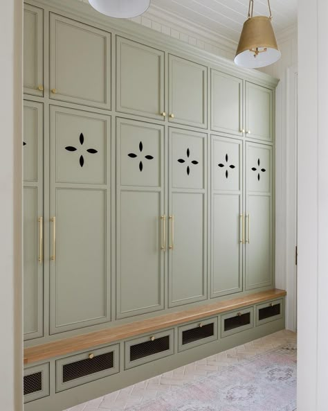 #sweetlikehoneyclient • Instagram House Mudroom, Mudroom Inspiration, Mudroom Garage, Transitional Laundry Room, Emily Henderson Design, Kate Marker Interiors, Mudroom Lockers, Tudor Cottage, Mudroom Laundry Room