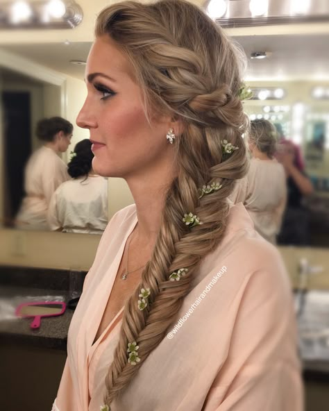 Hairstyles With Fishtail Braid, Fishtail Wedding Hair, Hair Fishtail Braid, Braid Prom Hairstyles, Braid Prom, Bridesmaid Hair Braid, Fish Tail Side Braid, Bridemaids Hairstyles, Fishtail Hairstyles