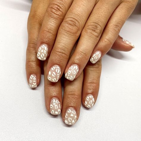 Short Nail Designs Leopard, Cheetah Print Nails Short, White Cheetah Print Nails, White Leopard Print Nails, White Cheetah Nails, White Leopard Nails, Fall Cheetah Nails, Safari Nails, Nail Inspired