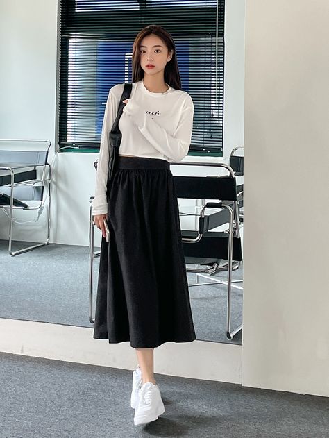 Flare Black Skirt Outfit, Black Long Skirt Outfit Korean, Black Flare Skirt Outfit, Long Skirt Outfits Korean, Black Long Skirt Outfit, Flare Skirt Outfit, Corean Style, Skirt Outfits Korean, Skirt Outfit Casual