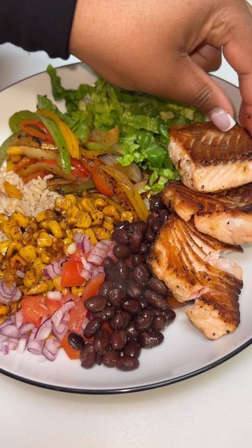 Salmon Fajita Bowl, Red Pepper Vinaigrette, Sautéed Corn, Sautéed Peppers, Fish Seasoning, Fajita Bowl, Sauteed Peppers, Fajita Bowls, Bbq Seasoning