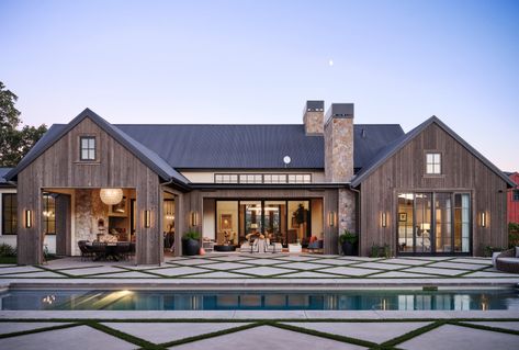 Modern Farmhouse in Rutherford, CA - Farmhouse - Exterior - San Francisco - by Michael Hospelt Photography | Houzz Country House Exterior, Stylish Room Decor, Modern Ranch House, Farmhouse Architecture, Rustic Exterior, Modern Mountain Home, Modern Barn House, Modern Ranch, Modern Farmhouse Exterior