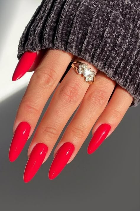 Unique Red Nails, Red Nails Black Women, Almond Nails Red, Long Red Nails, Bright Red Nails, Retro Nails, Vintage Nails, Casual Nails, Nail Idea