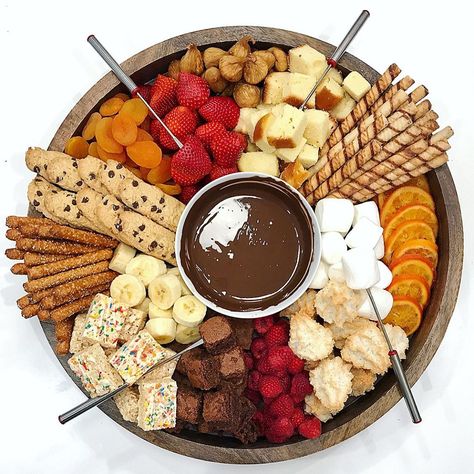 Maegan Brown on Instagram: “This week’s Beautiful Boards cookbook pre-order GIVEAWAY is such a great one and will get you all set to create this amazing FONDUE BOARD…” Chocolate Fondue Table Setting Ideas, Chocolate Fondue Bar, Fondue Board, Fondue Ideas, Charcuterie Lunch, Dessert Platters, Dessert Fondue, Bonfire Birthday, Fondue Dinner