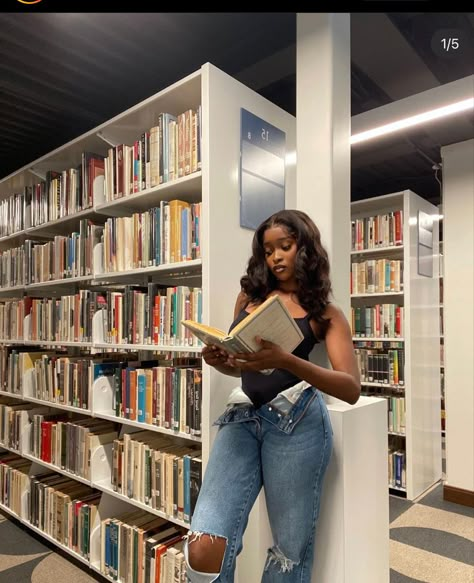 Books Library Aesthetic, Library Shoot, Cute Library, Library Photo Shoot, Beautiful Photoshoot Ideas, Books Library, Library Aesthetic, Grad Photoshoot, Business Photoshoot